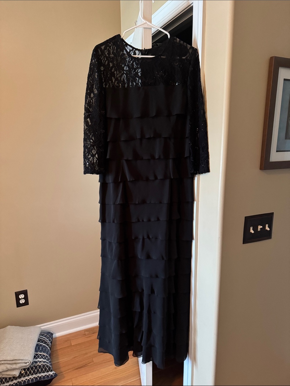 Elegant Black Lace & Layered Ruffle Evening Dress